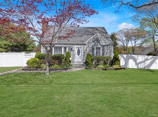 113 Roosevelt Ave, Islip, NY 11751