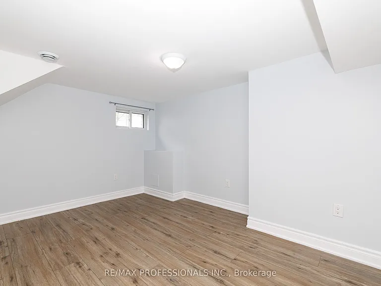16 Nello St #BASEMENT — Photo 12