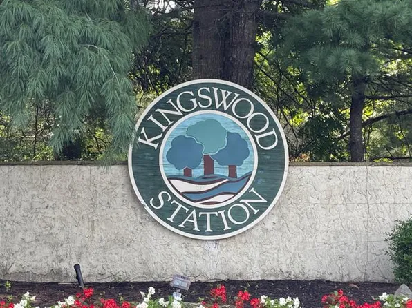 2704 Commons Dr, East Brunswick, NJ 08816