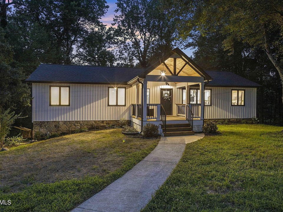 1st image of 500 Villa Crest Dr