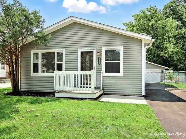 1213 N Oak Ter, Round Lake Beach, IL 60073