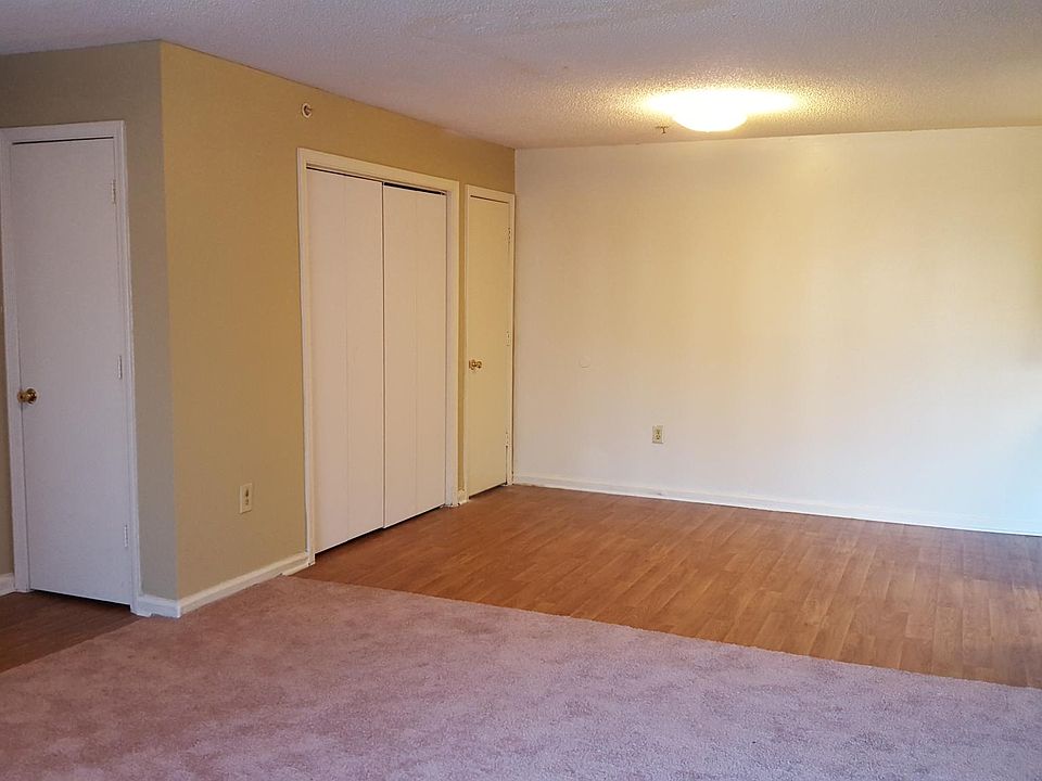 Dining Room/Laundry Closet