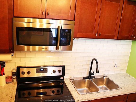 5th image of 809 Erie St E #2