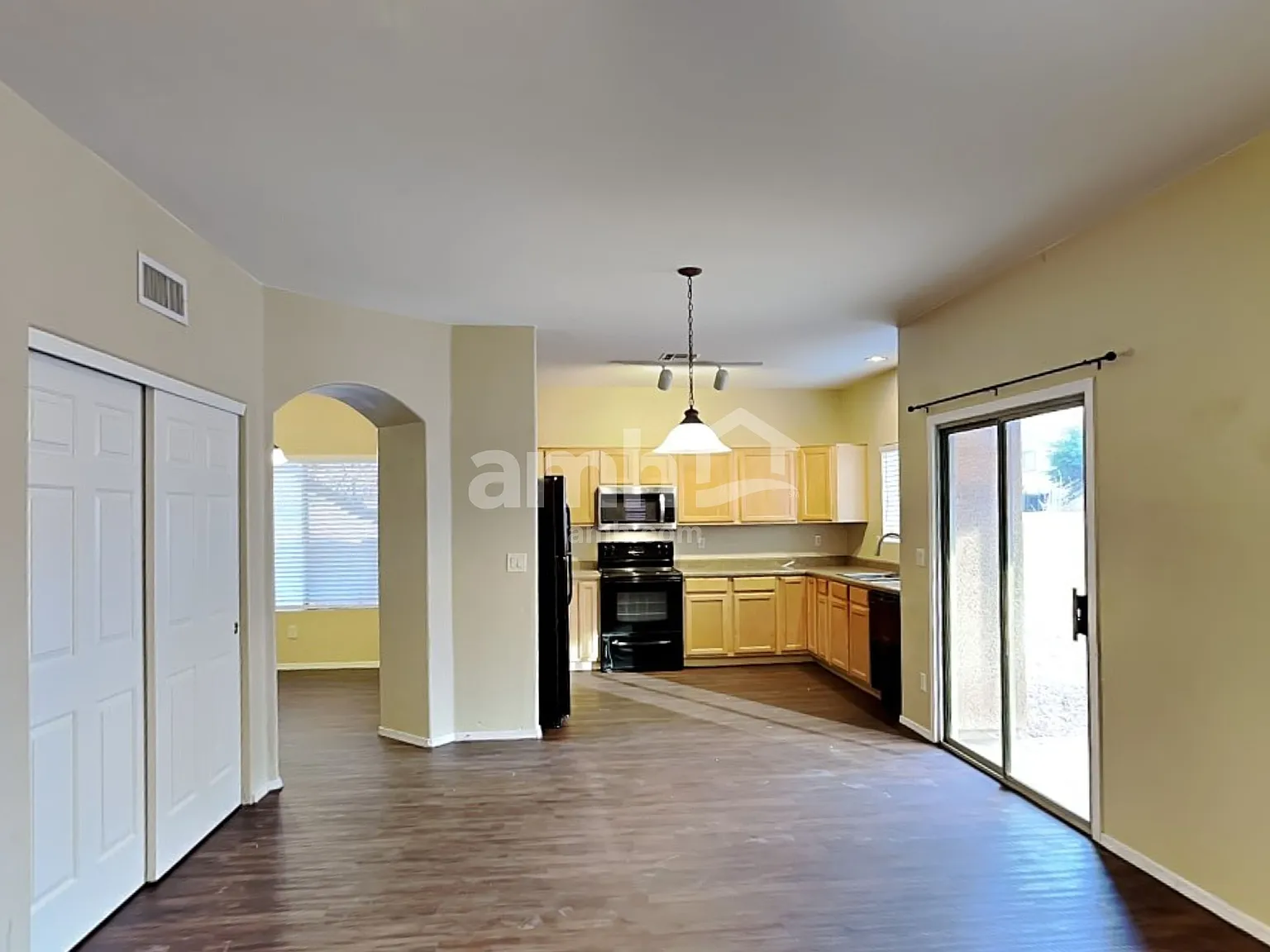 4 bed, 2.5 bath, 2274 sqft, $2,255 — Photo 4