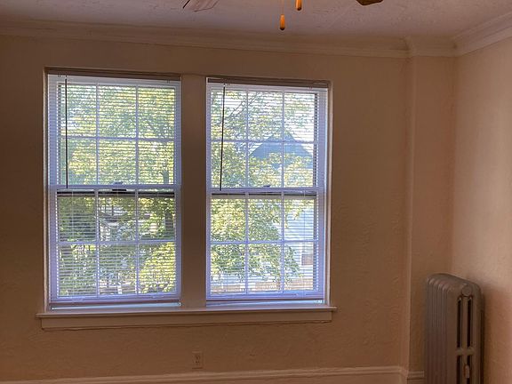 5th image of 3205 Clarence Ave APT D2
