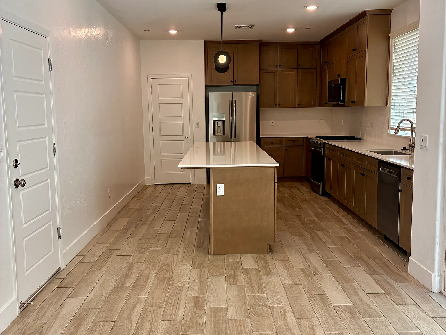 4 bed, 2169 sqft, $2,850 — Photo 4