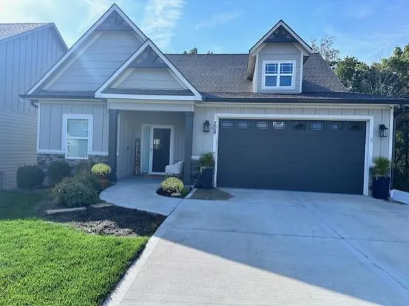 708 Riverwood Dr, Liberty, MO 64068
