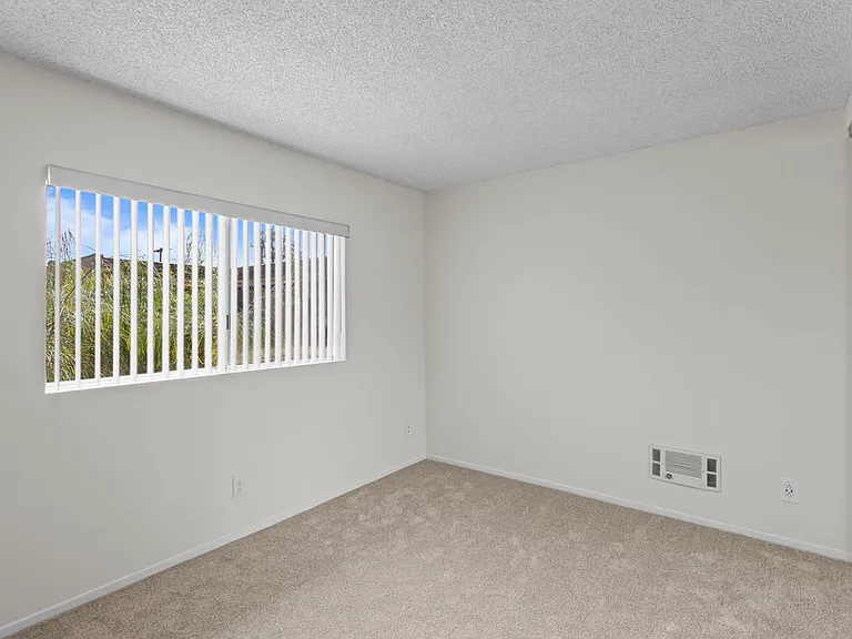 Tuscany Apartments — Photo 41