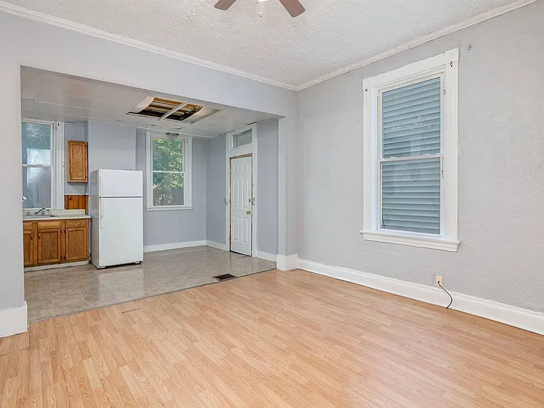 2554 Vestry Ave — Photo 2