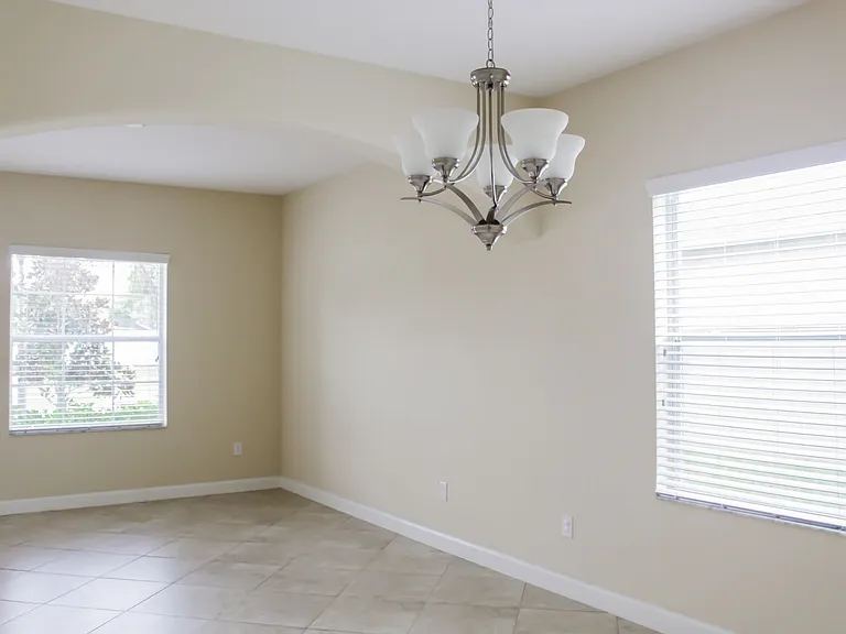 1718 Thetford Cir — Photo 10