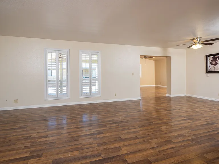 4613 E Escondido Ave — Photo 2