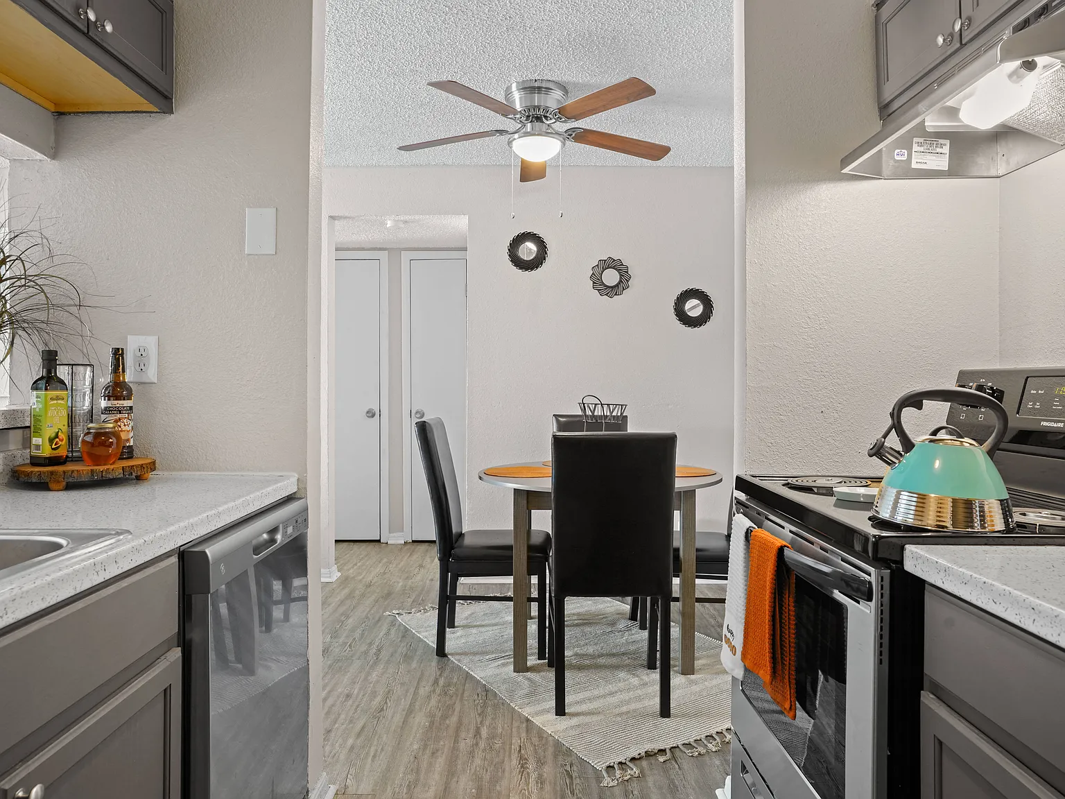 Diamond Lake Apartments — Photo 3