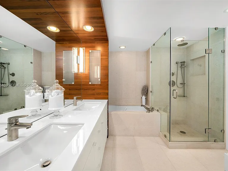 6799 Collins Ave #902 — Photo 16