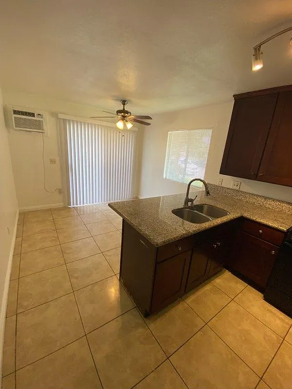 2 bed, 900 sqft, $1,950 — Photo 2