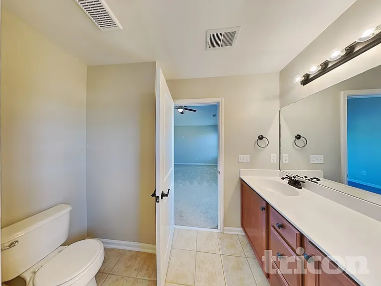 651 Braekel Way — Photo 8