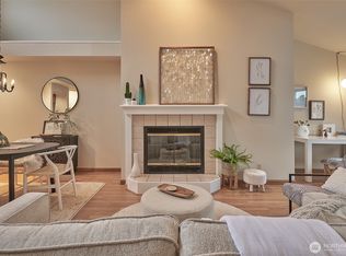 909 N 35th St APT 402, Seattle, WA 98103