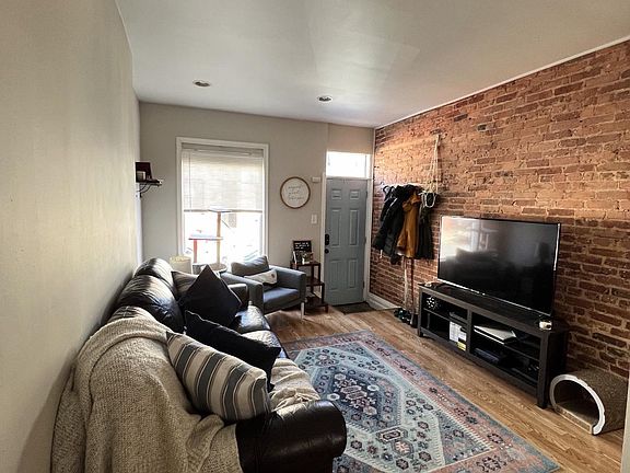 5th image of 136 N Curley St