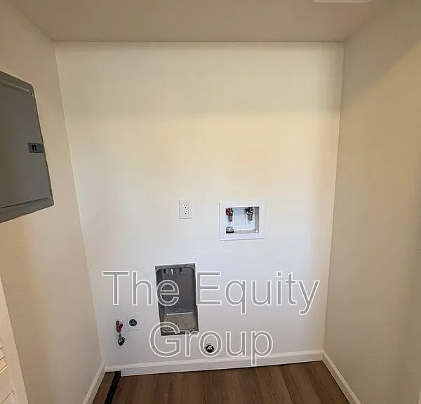 1473 Ben Franklin Ave — Photo 11