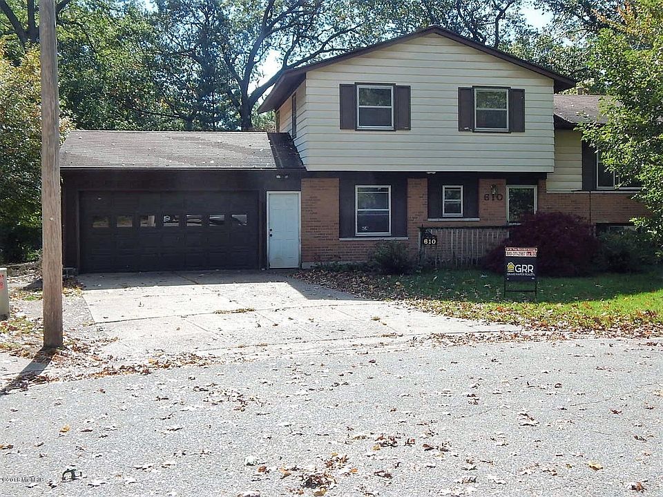 1st image of 610 Westshire Ct NW