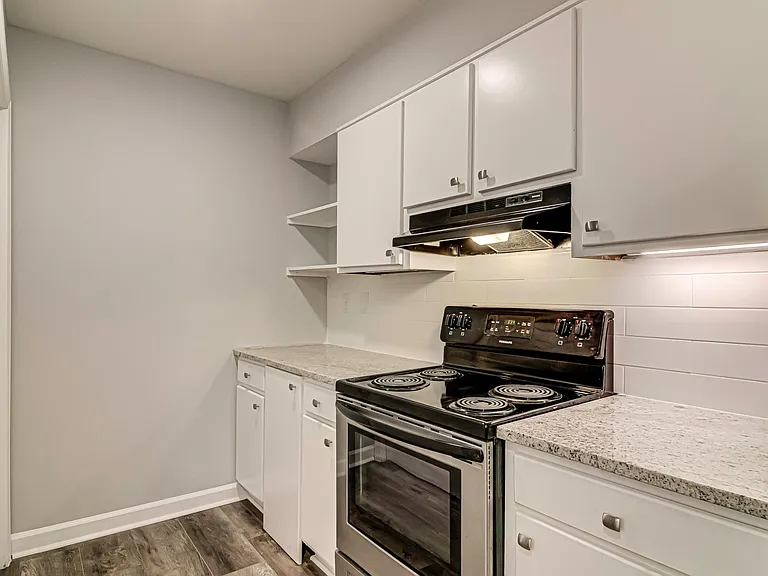 1518 Benjamin Pkwy #D — Photo 15