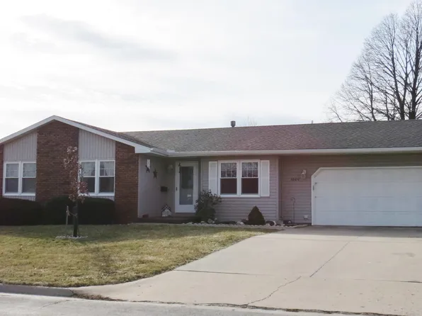1000 W Farmland Dr, Maquoketa, IA 52060