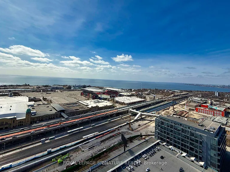 135 E Liberty St #Penthouse 9 — Photo 23