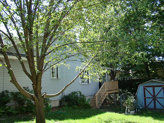 3rd image of 2439 Greenwood St