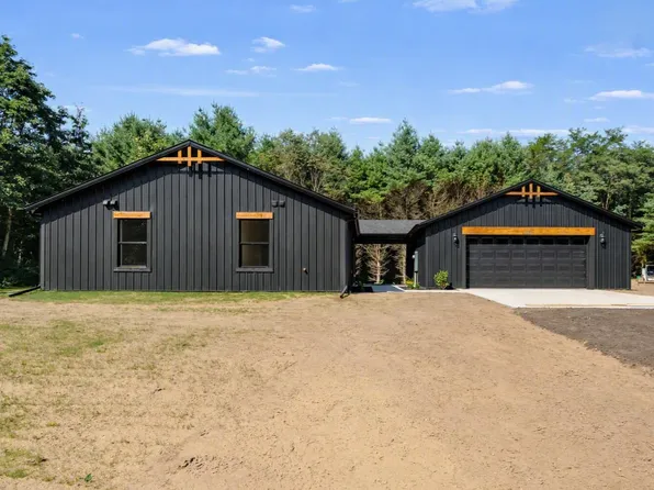 57160 Highfield Rd, Three Rivers, MI 49093