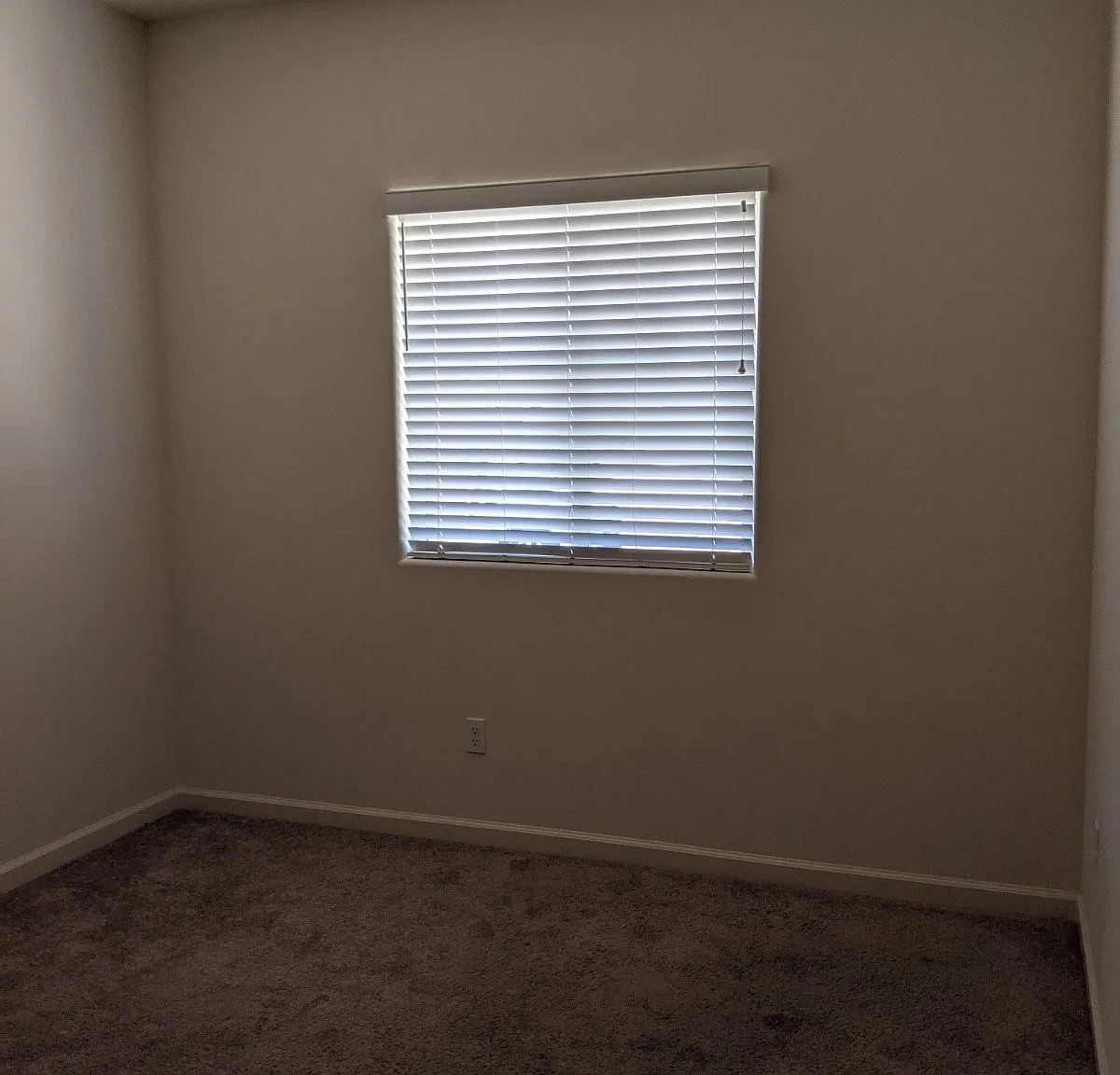 6 bed, 4.5 bath, 2491 sqft, $2,650 — Photo 1