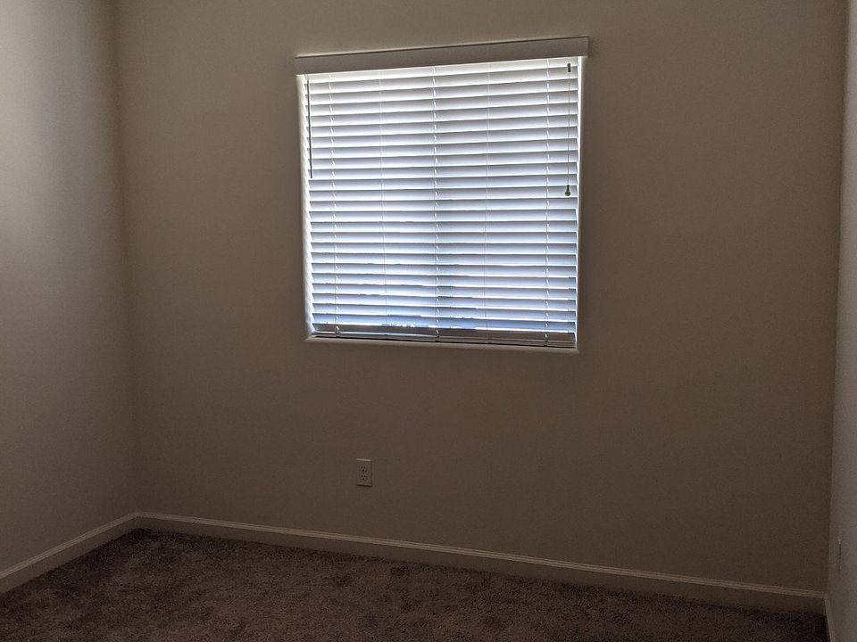 1st image of 683 Phelps Dr