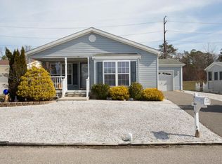 16 Perrys Ln, Manahawkin, NJ 08050