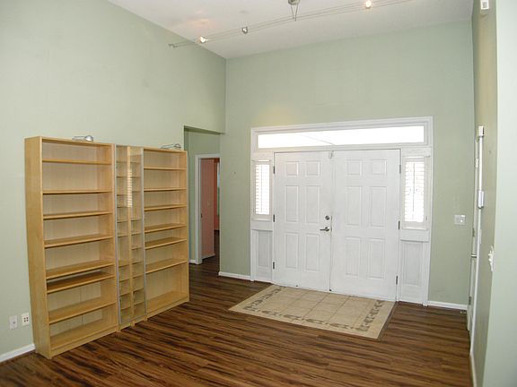 3rd image of 5405 Crosland Ct E