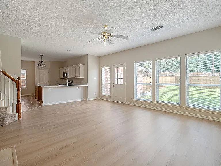 842 Cheshire Dr — Photo 5