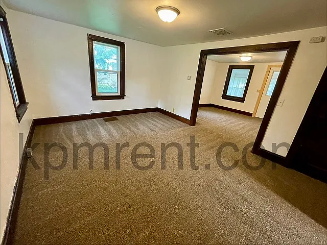 621 Oak St — Photo 7