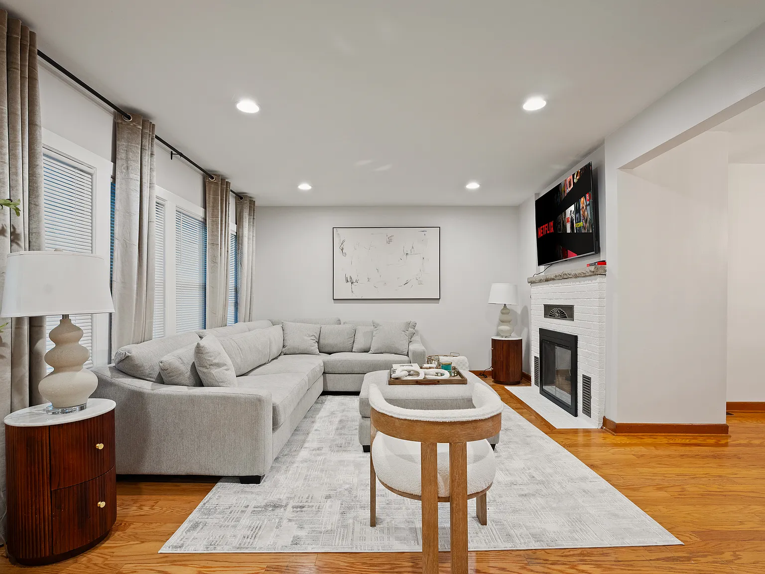 3 bed, 1374 sqft, $7,700 — Photo 1
