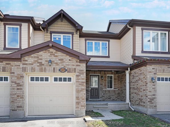 227 Cayman Rd, Ottawa, ON K2S 0N8
