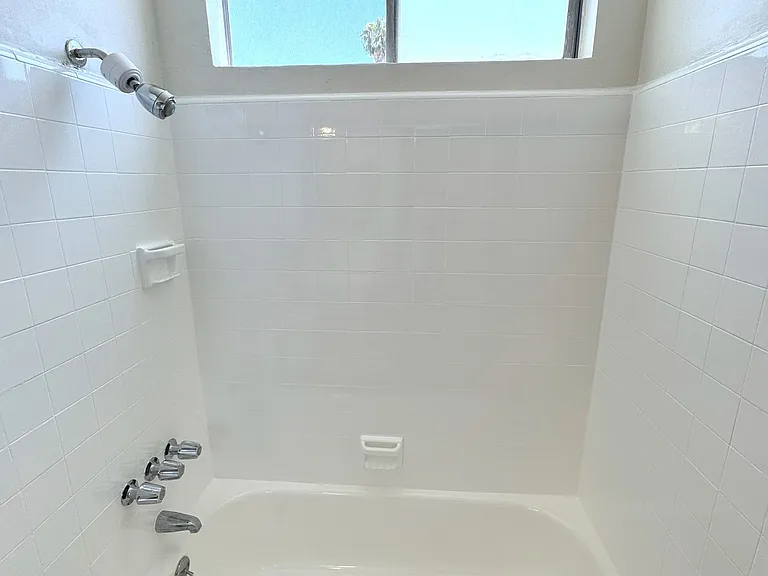 410 S Alexandria Ave — Photo 17