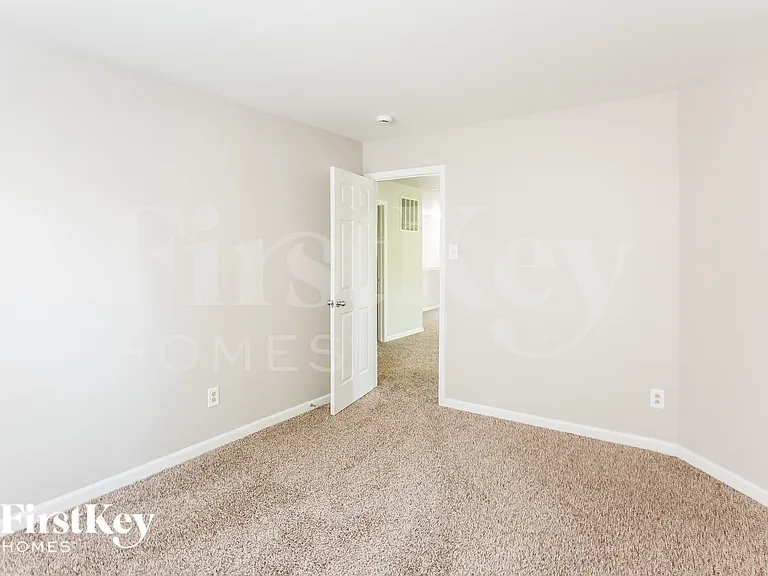 727 Sinclair Dr — Photo 16