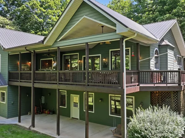 121 Forest Run Rd, Whittier, NC 28789