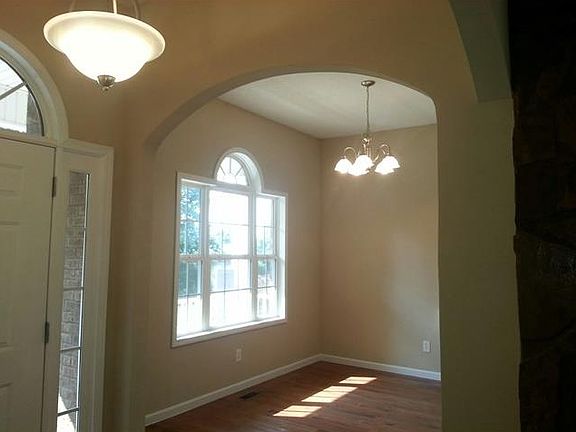 3rd image of 282 Kimwood Dr