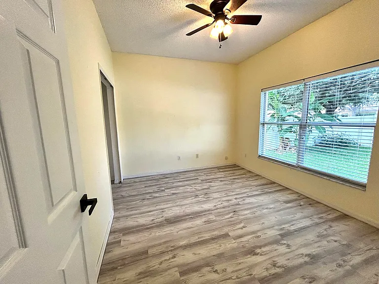 465 Eastbridge Dr — Photo 21