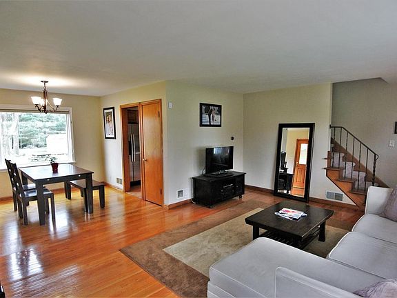 3rd image of 679 E Dominion Blvd