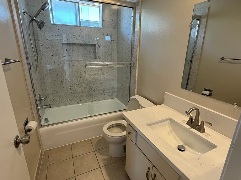 1040 N Laurel Ave #5 — Photo 27