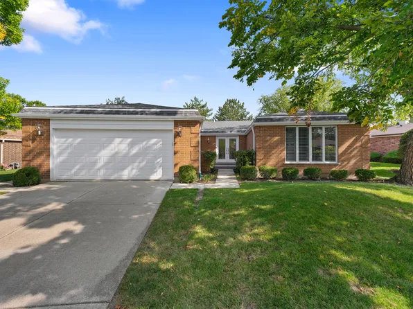 318 Basswood Dr, Northbrook, IL 60062