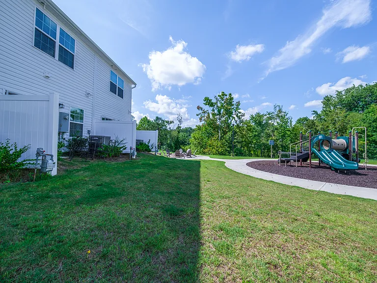 3160 N Hills Dr — Photo 37