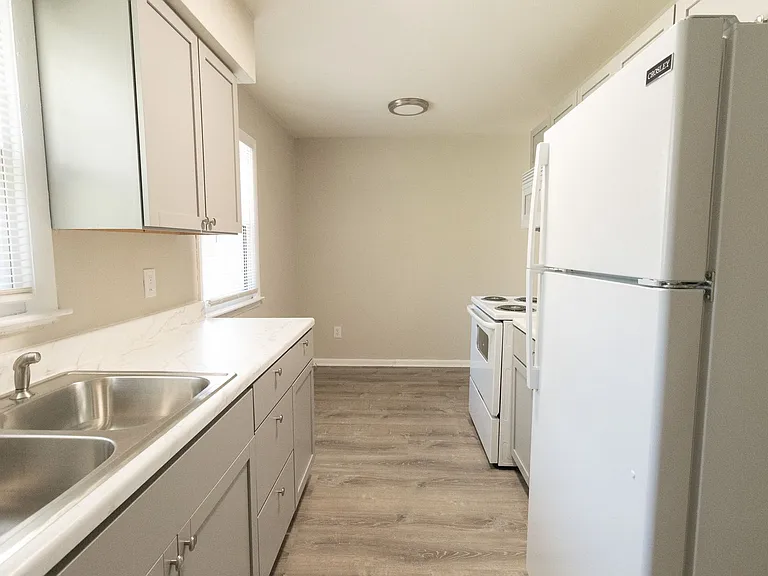 2804 Isherwood Dr — Photo 6