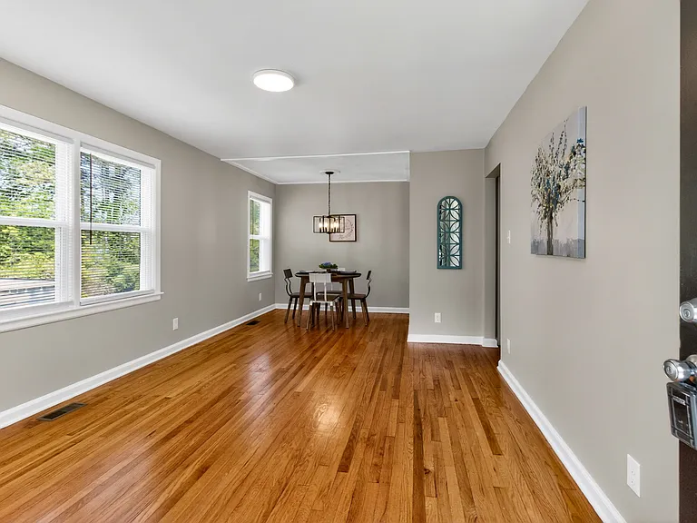 2331 Kennington Rd — Photo 2