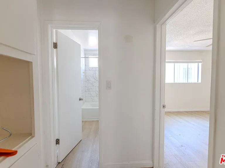 1426 S Orange Grove Ave — Photo 8