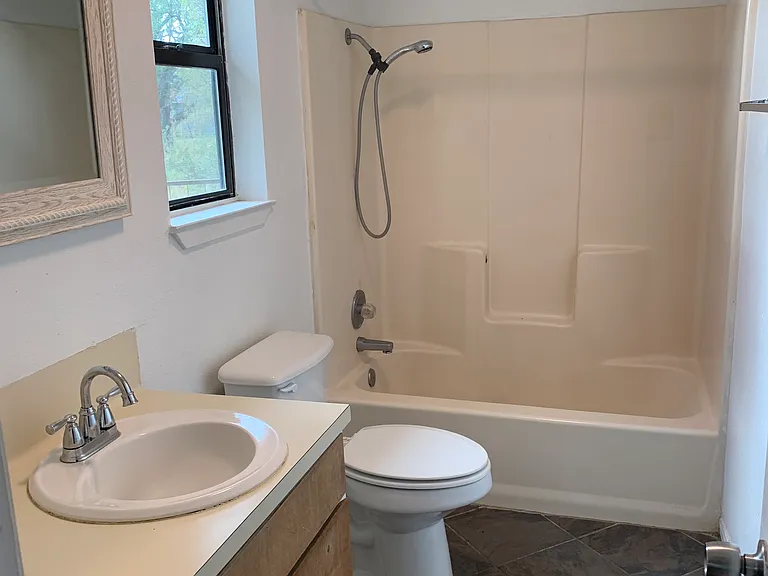 322 Texas Ave #B — Photo 6