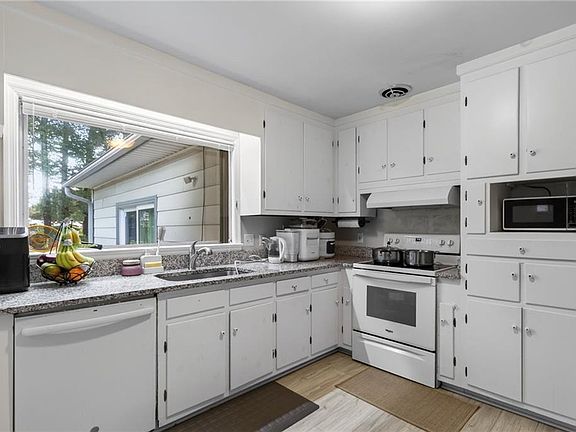 5th image of 105 Marcella Rd